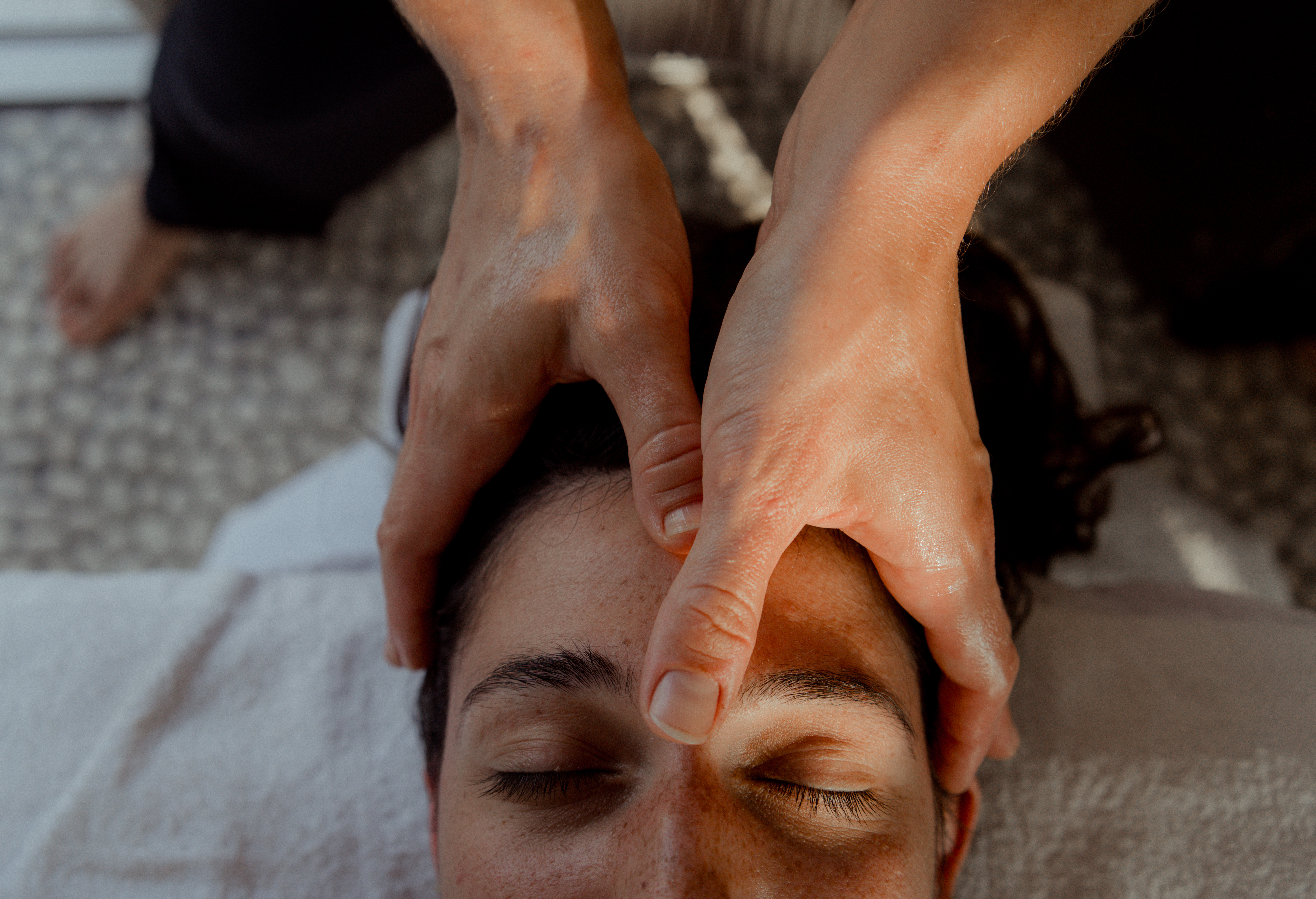 head & neck - hoved & nakke -kort massage-behandling af nakke-triggerpunkter-oplevelse-massage samø